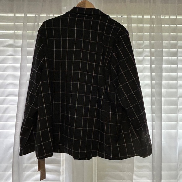 Blazer - Picture 3 of 6